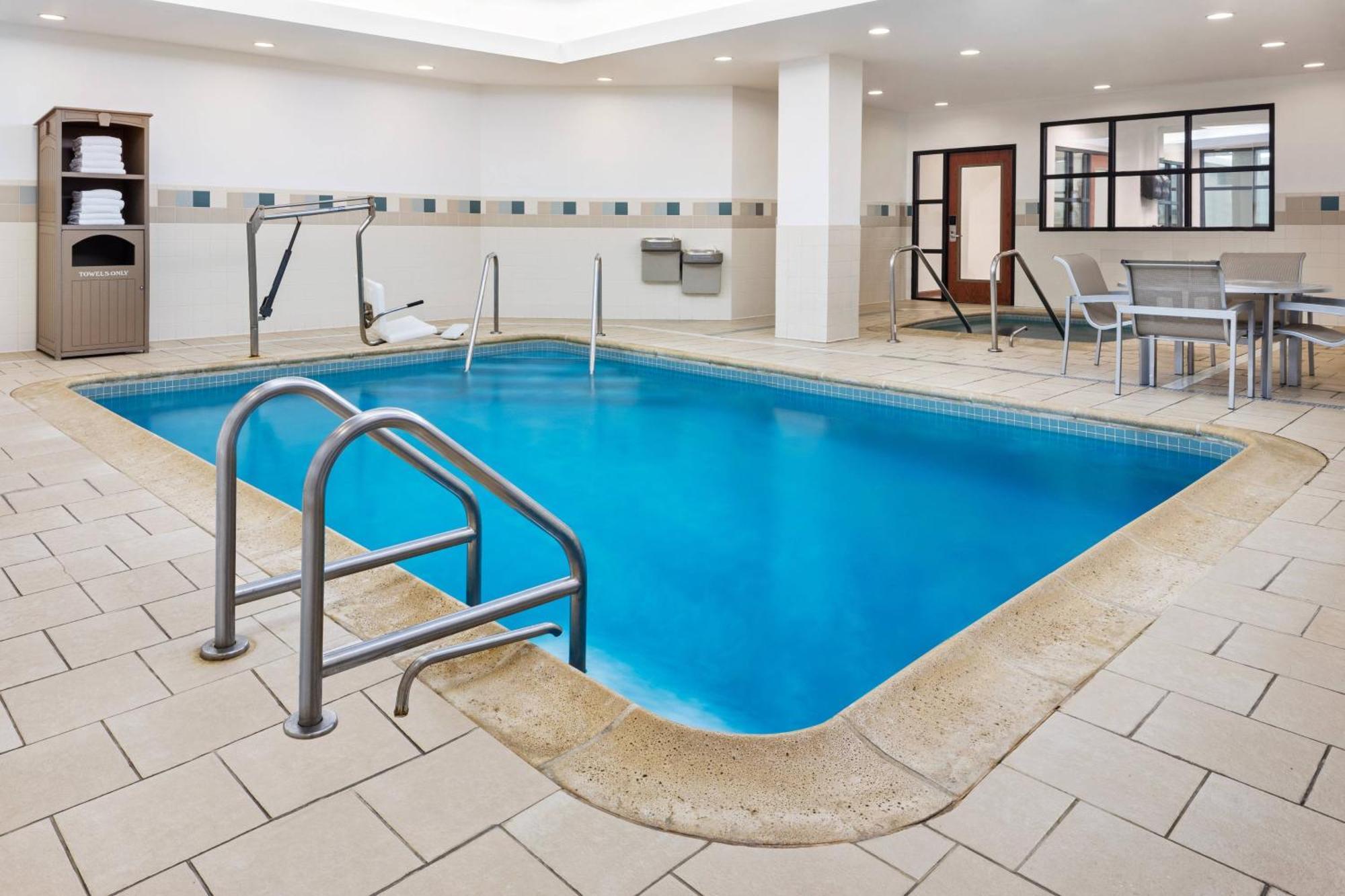 Courtyard By Marriott Stamford Downtown Hotel Exterior foto