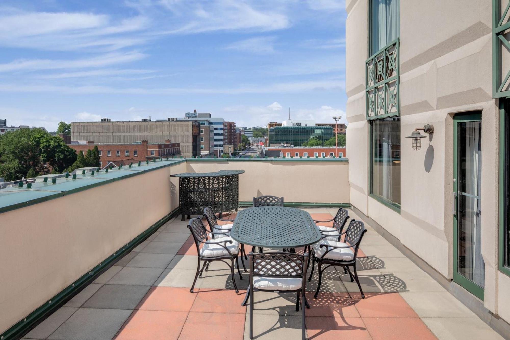 Courtyard By Marriott Stamford Downtown Hotel Exterior foto