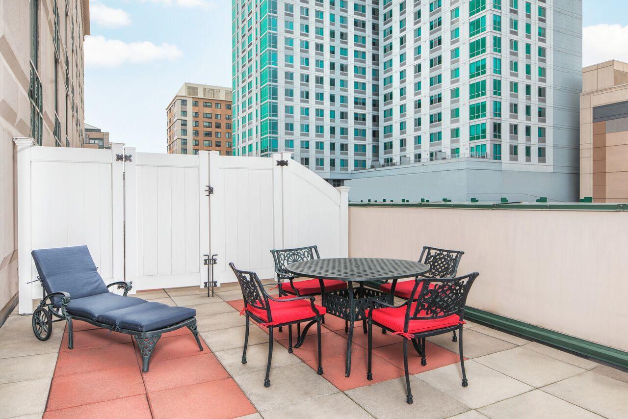 Courtyard By Marriott Stamford Downtown Hotel Exterior foto